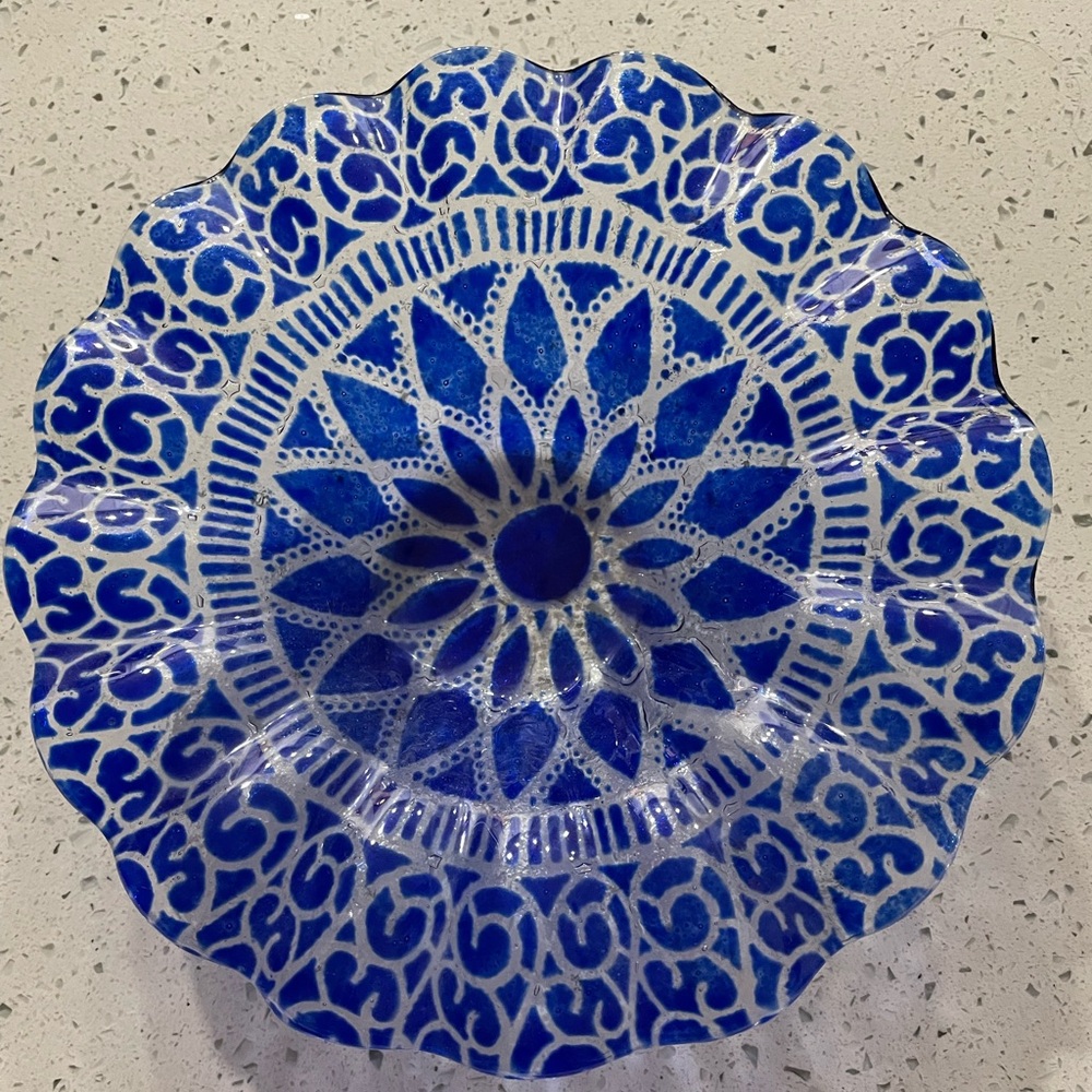 Beautiful blue Sydenstricker glass bowl